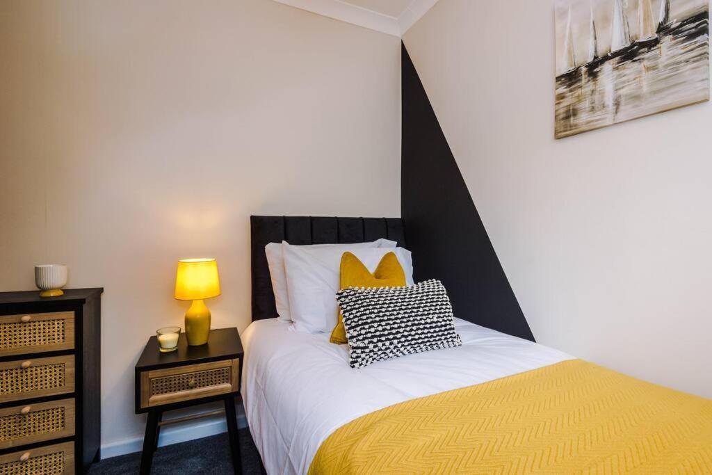 Cheerful 3 Bedroom Home With Parking Near Chester Saughall Ngoại thất bức ảnh