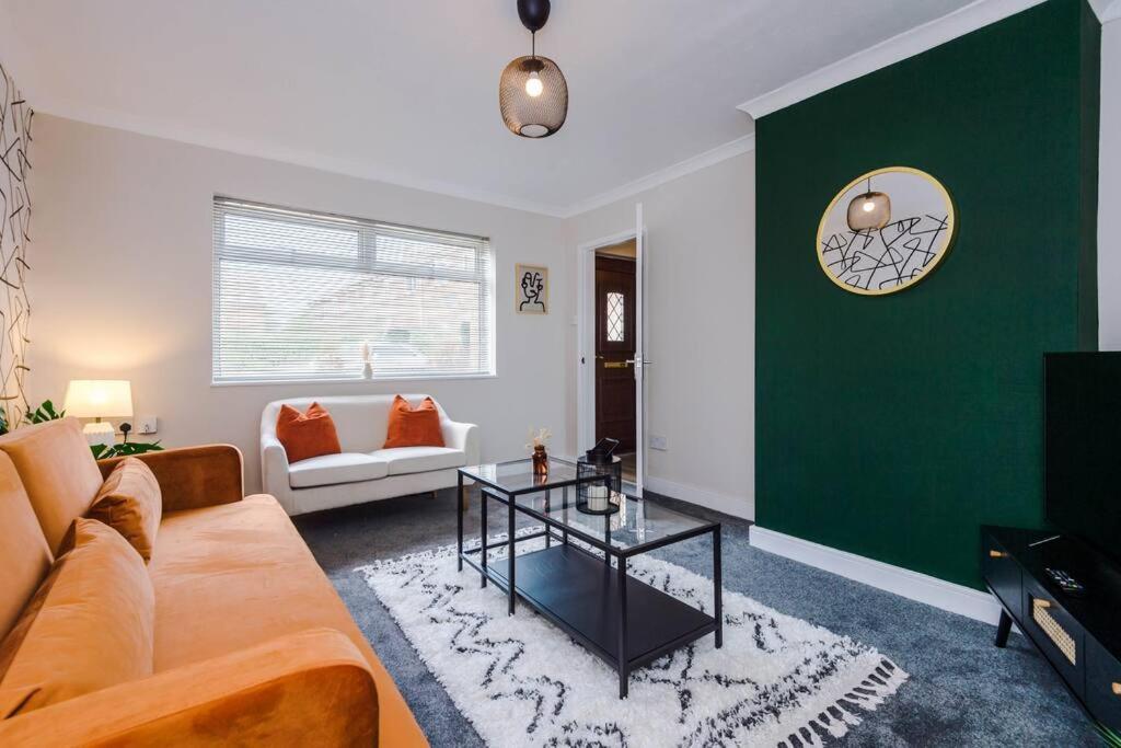 Cheerful 3 Bedroom Home With Parking Near Chester Saughall Ngoại thất bức ảnh