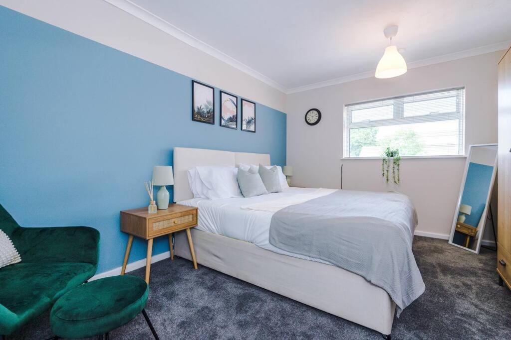 Cheerful 3 Bedroom Home With Parking Near Chester Saughall Ngoại thất bức ảnh
