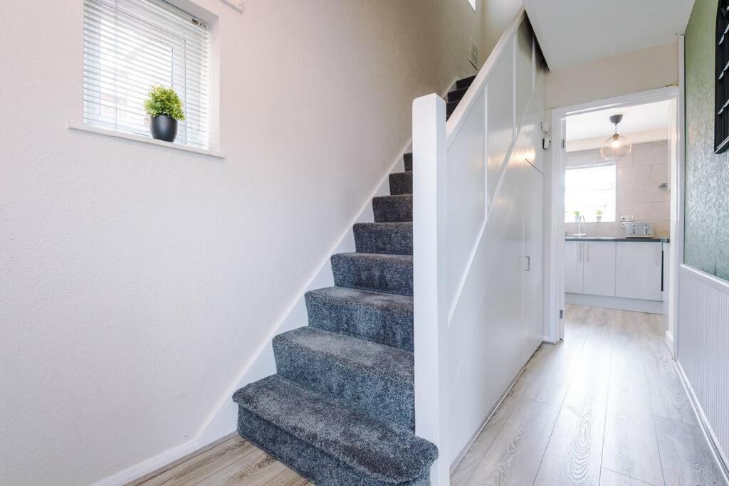 Cheerful 3 Bedroom Home With Parking Near Chester Saughall Ngoại thất bức ảnh