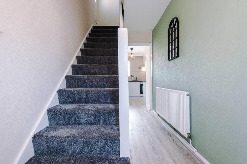 Cheerful 3 Bedroom Home With Parking Near Chester Saughall Ngoại thất bức ảnh