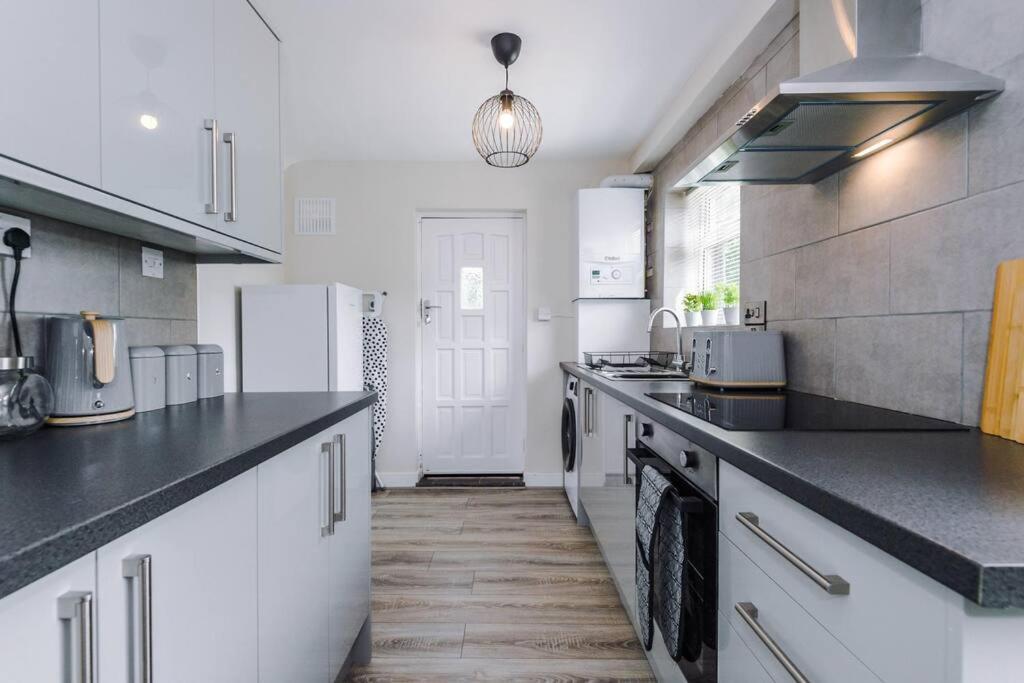 Cheerful 3 Bedroom Home With Parking Near Chester Saughall Ngoại thất bức ảnh
