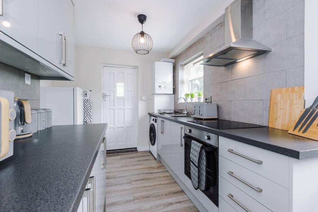 Cheerful 3 Bedroom Home With Parking Near Chester Saughall Ngoại thất bức ảnh