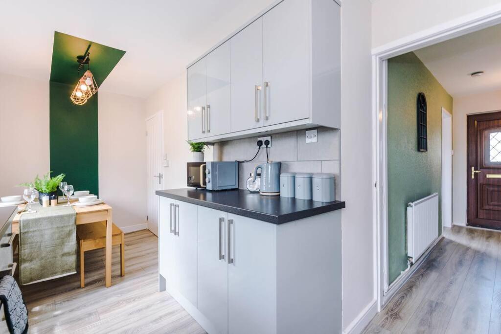 Cheerful 3 Bedroom Home With Parking Near Chester Saughall Ngoại thất bức ảnh