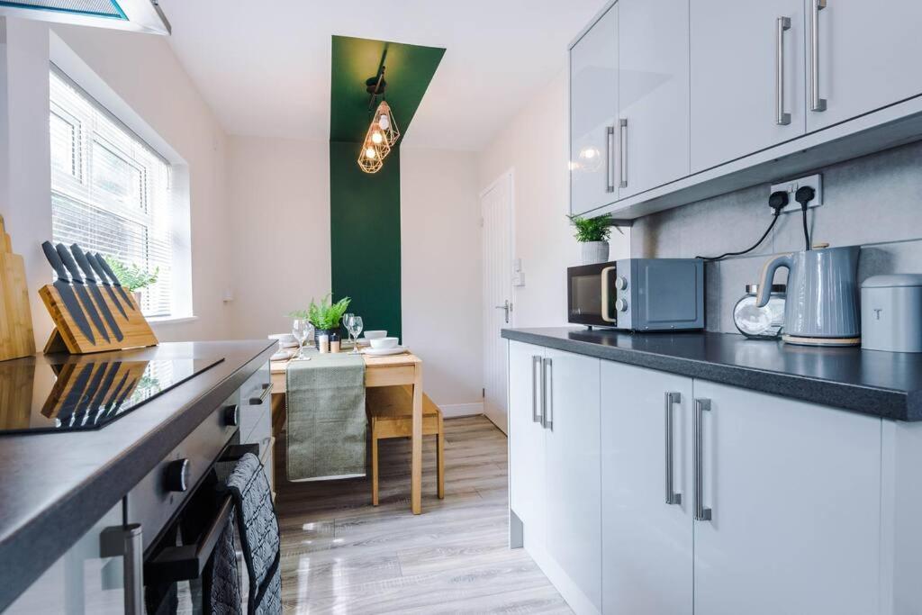 Cheerful 3 Bedroom Home With Parking Near Chester Saughall Ngoại thất bức ảnh